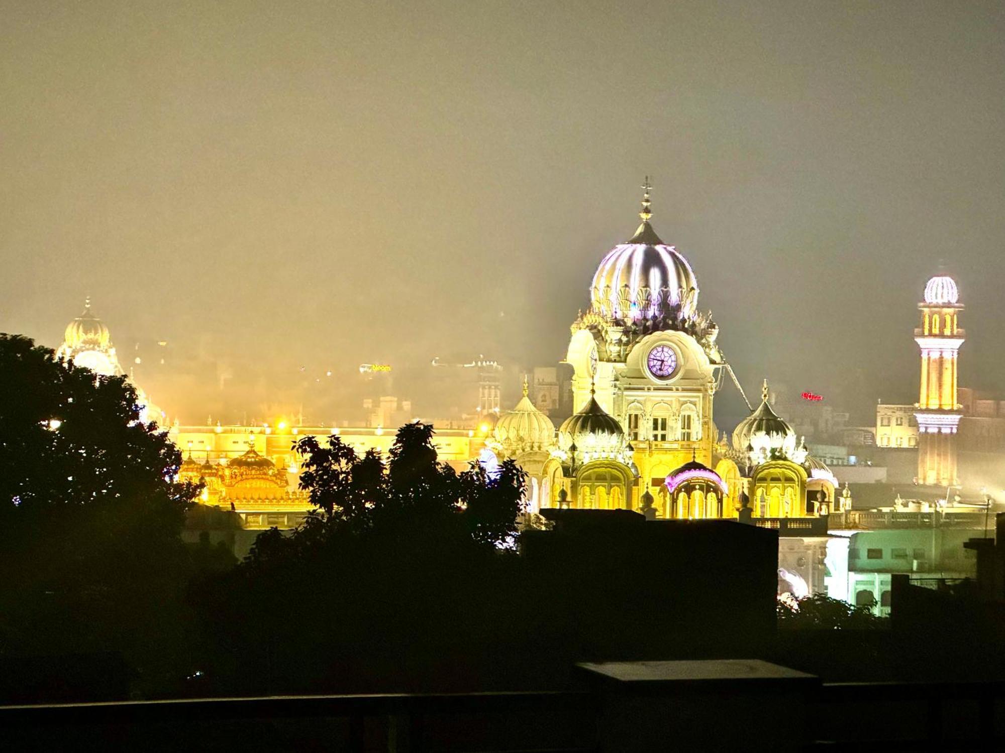 Hotel Heaven View - 50M From Golden Temple アムリトサル エクステリア 写真